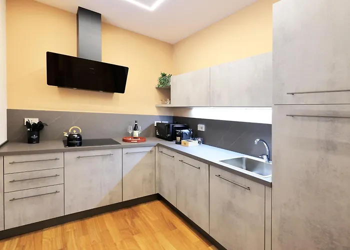 All'angolo Deluxe Apartment *